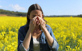 Pollen, démangeaisons, yeux rouges : ces gestes naturels qui soulagent vraiment