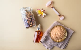 Comprendre les soins ayurvédiques : histoire, bienfaits, exercices