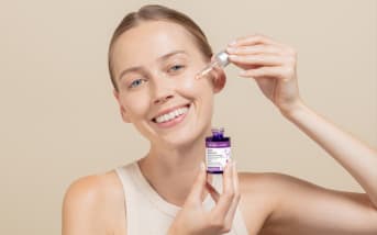 Bakuchiol : l’anti-âge ultra efficace sans risque de photosensibilisation
