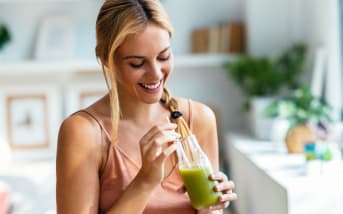 Le smoothie vert qui booste ton énergie (et ta peau) : la recette bluffante d’un nutritionniste