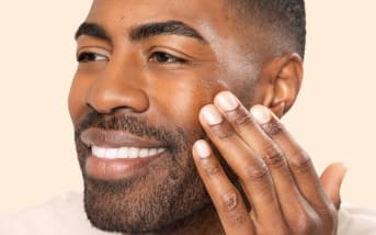 Peut-on vraiment associer acide glycolique et rétinol ? Les erreurs à éviter