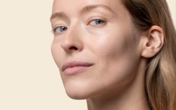 Teint terne : causes et solutions naturelles ?