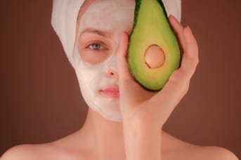 Huile d’Avocat : 6 bienfaits pour la peau et les cheveux