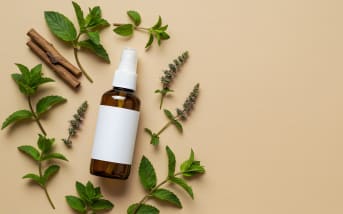 Rafraîchir, purifier, apaiser : le triple effet beauté des Hydrolats de Menthe