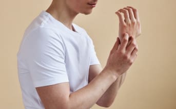 Urticaire et soleil : causes et symptômes