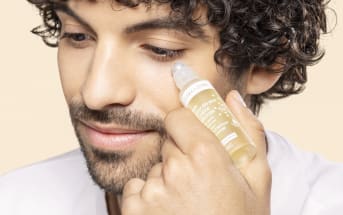 Cernes marqués, regard fatigué ? Ce sérum à la caféine revient dans tous les classements Aroma-Zone