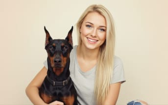 Pourquoi mon chien se gratte et comment le soulager naturellement ?