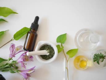 Rituel de beauté holistique aux plantes et minéraux