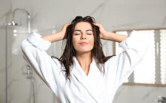 Les grand-mères indiennes l’utilisent depuis toujours pour laver les cheveux sans les abîmer