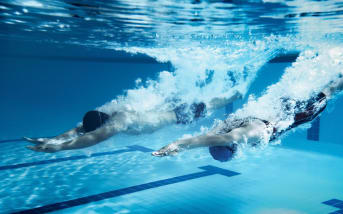 Plongez dans l’instant présent : les vertus méditatives de la natation
