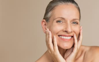 Ce complément alimentaire anti-âge est le best-seller d’Aroma-Zone (et il fait des merveilles sur la peau) !