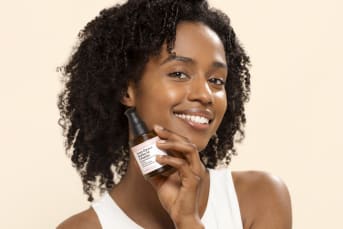 Cheveux abîmés ? Ce sérum à la Kératine, dont tout le monde parle, améliore visiblement la fibre dès la première application 