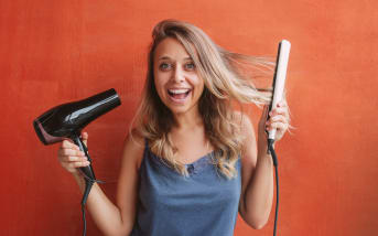 Cheveux abîmés par la chaleur ? Cette lotion protectrice maison à 2 ingrédients fait toute la différence !