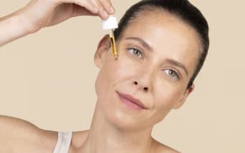 Premières rides ? Pas d'inquiétude avec ce sérum au rétinal qui lisse la peau selon 95 % des testeurs