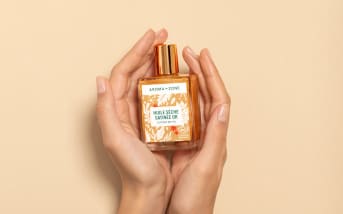 Minimaliste et sensorielle : l’huile sèche s’impose dans la routine beauté
