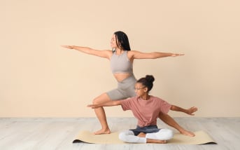 Posture de yoga : routines, équipements et bonnes pratiques