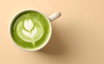 Voici comment faire un Matcha Latte maison aussi bon que dans un coffee shop (et healthy)