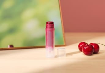 Rouge à lèvres rouge grenadine