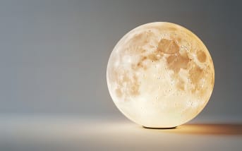 La Lune, votre nouvelle alliée beauté : se reconnecter à soi au fil des cycles lunaires