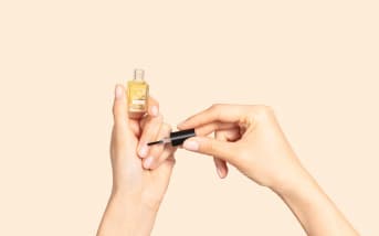 Ongles striés : origines et soins naturels