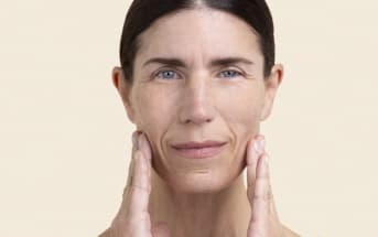 Detox viso e massaggio: i gesti essenziali per una pelle più luminosa