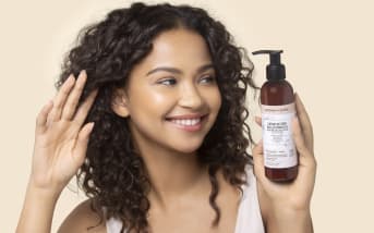 Définissez vos cheveux bouclés avec cette crème de soin : 95 % constatent moins de frisottis et des boucles mieux dessinées