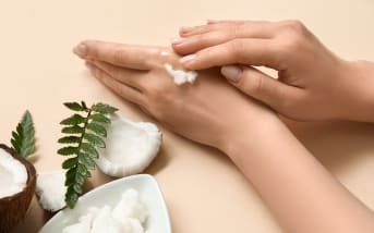 Soin de la peau : dans quels cas utiliser l'huile de Coco ?