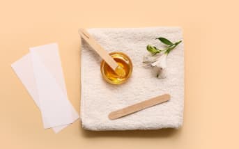 Cire d’épilation maison : notre recette simple, naturelle et redoutablement efficace