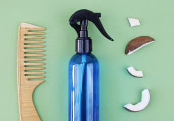 Spray districante con fiori di cocco 
