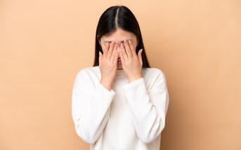 Trop de fer dans le sang : causes, symptômes et solutions naturelles
