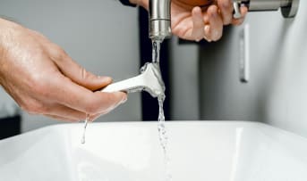 Rasage parfait : tous nos conseils pour éviter les irritations de la peau