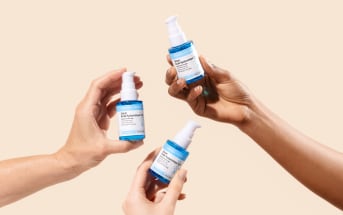 3 façons d’utiliser le Sérum à l’Acide Hyaluronique Aroma-Zone correctement