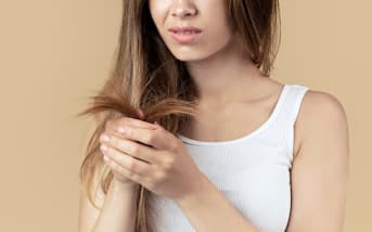 Come curare e nutrire i capelli secchi?