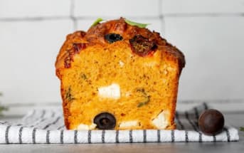 Cake feta tomates séchées sans gluten à la farine de sarrasin