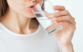 Perché bere acqua iposodica? Tutto quello che devi sapere