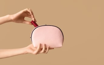 Beauté nomade et minimaliste : l’art de voyager pratique et naturel
