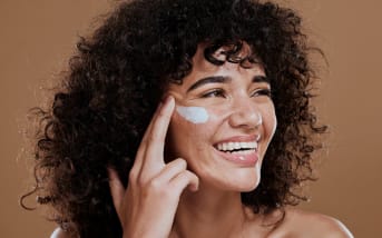 Peau sèche, grasse, à imperfections… : enfin la vérité sur les actifs qui fonctionnent vraiment