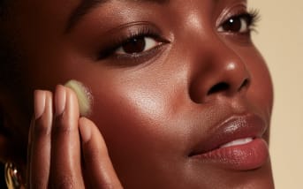 Hydratation lumière : ces soins riches en eau qui transforment la peau
