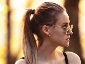 10 coiffures estivales parfaites pour protéger vos cheveux au soleil