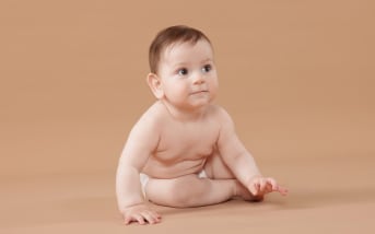 Bouton allergie bébé : comprendre l’origine des éruptions cutanées