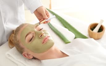 Le masque maison à l’aloe vera à faire une fois par semaine pour une peau repulpée, souple et lumineuse