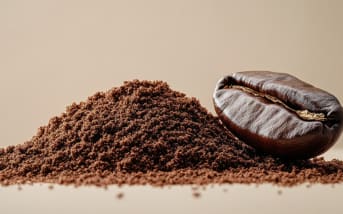 Café et beauté naturelle : 5 idées DIY pour réveiller peau et cheveux