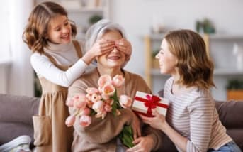 Fête des grands-mères : 3 idées beauté et bien-être à partager avec elles