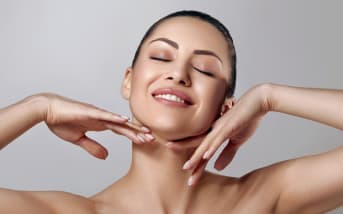 Brillances et pores dilatés ? Découvrez la poudre matifiante effet flouté (97% d’utilisatrices convaincues*)