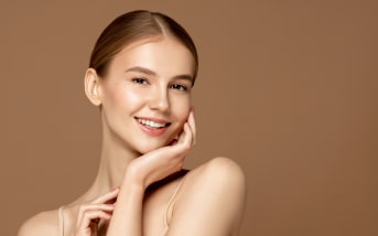 Peau qui rougit facilement ? Cette phyto-aromathérapeute partage les soins les plus efficaces (et les plus doux) !