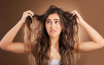 Cheveux poreux, cassants, indomptables : les actifs qui transforment la fibre… et que 90 % des utilisatrices valident