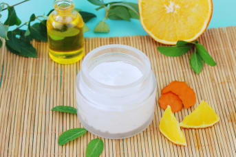 Crème de beauté pour le corps à l'huile de camélia