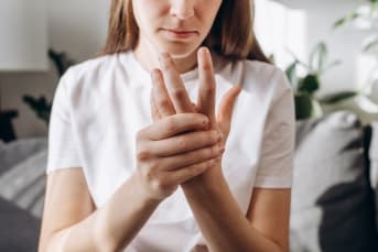 Ces picotements dans les mains peuvent révéler une carence en vitamine B12