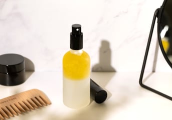 Spray bifasico riparatore per capelli danneggiati con olio di Chébé