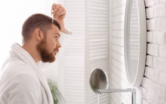 Chute de cheveux chez l’homme : ce qui fonctionne vraiment (et ce qui ne sert à rien)
